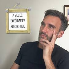 Carmen Castrellon's Instagram, Twitter & Facebook