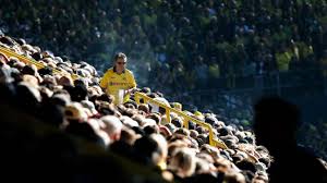 Welcome to the reddit home of borussia dortmund! Best Job Ever Borussia Dortmund Fans Want Beer Carrier Paid In Drinks And Match Tickets