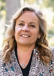 Jean Tess's Instagram, Twitter & Facebook