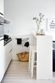 30 Remarkable Breakfast Bar Ideas For Small Kitchens Small Apartment Kitchen Home Kitchens Small Apartment Solutions