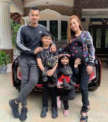 Mawar rashid, petaling jaya, malaysia. Bayi Cepat Besar Mawar Rashid Tak Mahu Membazir Guna Semula Baju Anak Buahnya Pa Ma