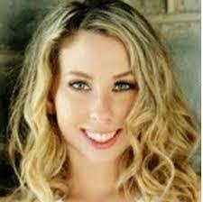 Melissa Pascale's Instagram, Twitter & Facebook