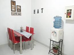 Desain ruang tamu ini menjadi pilihan yang sangat tepat untuk memenuhi gaya hidup keluarga masa kini yang ingin serba praktis dan tidak mau repot. 30 Gambar Desain Ruang Makan Sederhana Terbaru 2021 Rumahpedia