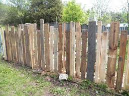 Fantastischer Gartenzaun Von Den Paletten Und Wie Man Es Herstellt Garten Garten Planen Sichtschutz Garten Sichtschutzwand Garten