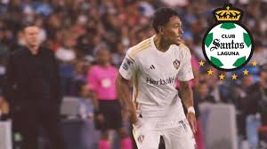 Santos Laguna tiene en la mira a Mauricio Cuevas, defensor del Galaxy de Los Ángeles