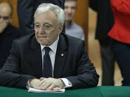Ardından romanya başbakanı olarak görev yaptı. Filmul Audierii Lui Mugur IsÄƒrescu In Senat Romania Libera