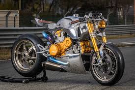Bien Que Discrete Dans Ses Premieres Annees La Maison Ortolani Confectionne Des Motos Personnalisees Depuis 2009 Velos De Cafe Racer Voitures Et Motos Ducati