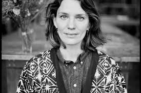 De favoriete zin van bioboerin Corazon De Raeymaecker: 'Community: an  antidote to despair'