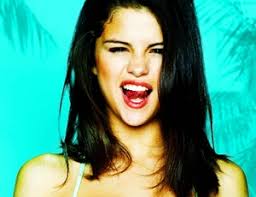 Selena Gomez & cia param rua de St. Petersburg para filmagens de Spring  Breakers