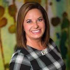 Kristen Squires's Instagram, Twitter & Facebook