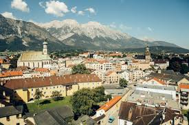 Tirol liegt im westen von österreich und ist geprägt von den alpen mit ihrem atemberaubenden wer an ferien in tirol denkt, dem fallen sofort die herzhafte küche, die gastfreundschaft der tiroler und. A Town Steeped In History A Day In Hall In Tirol Blogtirol