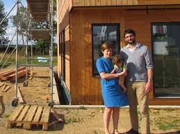 Une Maison En Paille 339 000 Euros Et De L Huile De Coude Maison En Paille Maison Maison Passive
