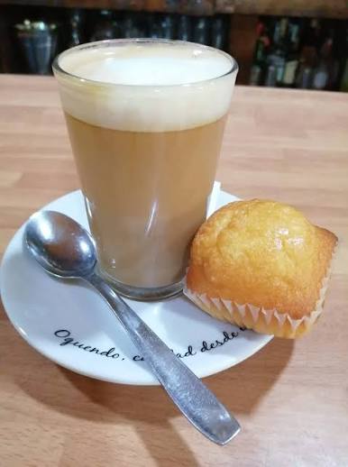 Un café con leche y una magdalena!! 😋☕