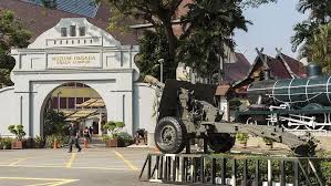 Vintage cars, conventional weapons & instruments how to reach: Muzium Negara Kuala Lumpur Attractions