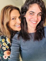 איזה כיף לי שהיא כל כך גאונה שהיא באה לעשות אצלי שיעורים ככה בלי אודישן!!  באמת אין מילים לאהבה ולחיבור שיש!! רוצה לעבוד איתך כל יום אם אפשר תודה❤️🤍  והמוששששקוףףף #שיעורימשחק #לאזזבלירז #