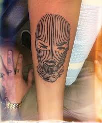 Dieser entwurf mag einigen ein wenig kontrovers erscheinen, aber für diejenigen mit einem etwas ansp. Pin On Tattoo Ski Mask