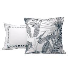 Choisissez entre des oreillers de taille standard, grand lit ou très grand lit, puis choisissez une couleur de base qui s'agence facilement avec une. Taie D Oreiller Tropical Linge De Lit Tradition Des Vosges