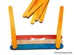 Leg het plaatje op de plaats waar je de kroon wilt hebben en plak het zonodig vast. Koningskroon Van Ijslollystokjes Koningsdag Ballonnen Krans De Knutseljuf Ede