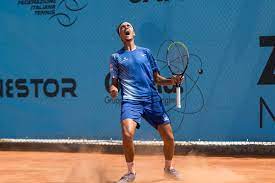 Lorenzo started playing tennis at the age of 11, encouraged by his father giorgio and his coach gipo arbino, who still supports him today. Sonego E Cocciaretto Si Salvano Per Un Pelo Esordio Complesso Ai Campionati Assoluti Di Todi