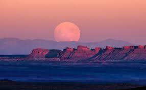 Luna plină roz are loc pe 19 aprilie seara, sub semnul balanței. Super Pink Moon De Ce I Se Spune Luna Roz Si Cand O Putem Vedea Life Ro