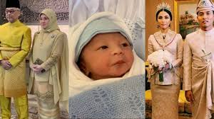 Tidak pernah ber'dating', raja permaisuri agong kenang cinta 'padang polo'. Sekalung Tahniah Yang Di Pertuan Agong Dan Raja Permaisuri Agong Timang Cucu Lelaki Khalifah Media