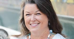 Donna Ewing's Instagram, Twitter & Facebook