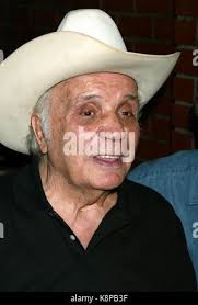 Dossier : Jake Lamotta passe à 95, 20 septembre 2017. Photo prise : New  York, États-Unis. 16 septembre 2003. Le Raging Bull lui-même Jake LaMotta  assister à la fête de libération de l'album Michael Amante aux Pouilles en  Petite Italie, Manhattan. 16 ...