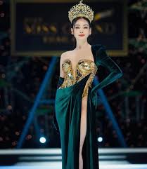 Trung thành với kiểu cut out, Hoa hậu Engfa Waraha bị cho là một màu
