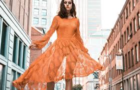 Iata cateva dintre principalele directii trasate de catre designeri, in materie de incaltaminte. Rochii In Tendintele Toamnei 2018 Ce Propuneri Au Avut Casele De Moda Etelle