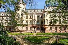 Regensburg Sehenswurdigkeiten Schloss Emmeram In Regensburg Regensburg Burg Sehenswurdigkeiten