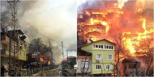 Artvin'de 60 hanenin yandığı köy havadan görüntülendi. Artvin In Dereici Koyunde Yangin 60 A Yakin Ev Kullanilamaz Hale Geldi
