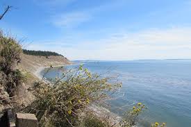 If you are new to hiking, we are excited that you've taken interest in the outdoors and want to explore it! Fort Ebey State Park Andy Mclean Flickr