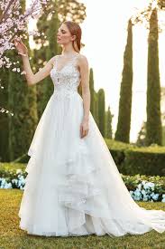 Style 44183 Illusion Plunge Bodice And Tiered Ruffle Skirt Ball Gown Met Afbeeldingen Bruiloft Baljurken Sweetheart Trouwjurk Trouwjurk