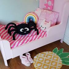 Rosa Sang Fran Ikea Busunge I Barnrummet Ananasmatta Fran Sass Belle Kid Room Decor Kids Room Bedroom Decor