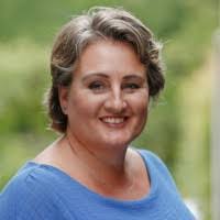 Tania Giles's Instagram, Twitter & Facebook