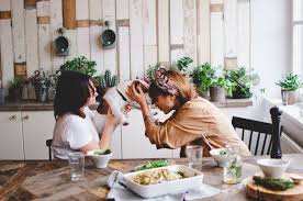 Fvf Cooks In Stockholm Veggie Crumble With Belen Vazquez Amaro Cooking Veggies Gathering Table
