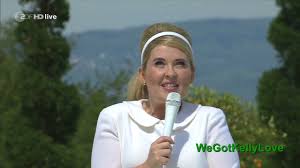 Eigentlich freuen sich die zuschauer im frühling immer auf den start des „zdf fernsehgarten. Maite Kelly Einfach Hello Zdf Fernsehgarten 09 05 2021 Youtube
