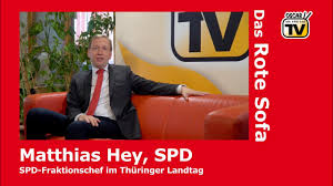 Das werk steht im zusammenhang mit einem von heldt verfassten gedicht, in dem er bezug auf das rote sofa nimmt. Das Rote Sofa Heute Mit Matthias Hey Spd Fraktionschef Im Thuringer Landtag Youtube