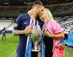 Wanda nara se mueve por europa al ritmo de la carrera de mauro icardi y de sus propios proyectos.con frecuencia, la empresaria viaja entre parís y milán, por lo que resulta bastante común verla. Wanda Nara I Do It Every Night Noxwin News