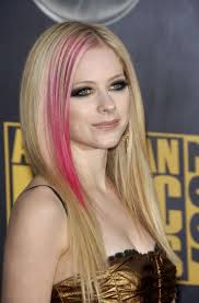 Avril levine has no brows in the music video and i have to make my lips. Avril Lavigne Long Hair Blond And Pink Hair Color Pink Hair Highlights Hair Inspiration Color Hair Color Pink