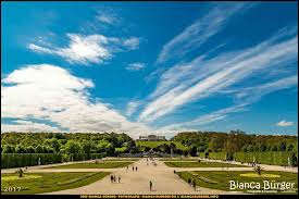 Schloss Schonbrunn Blick Uber Den Schlosspark Wien Spezial Wien Vienna Wonderlustvienna Vienna Austria Viennano Instagram Instagram Posts Golf Courses