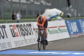 Jest dopiero drugą kolarką po jeannie longo, która na jednym czempionacie wygrała w jeździe na czas i wyścig ze startu wspólnego. The First Rainbow Jersey Of The 2020 Uci World Championships In Imola Emilia Romagna Goes To Anna Van Der Breggen Campionati Italiani Ciclismo Su Strada 2021