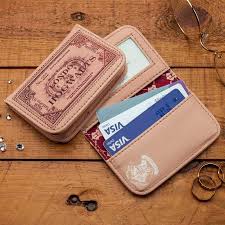 Shopforgeek Harry Potter Hogwarts Travel Card Holder 5055964716448 Harry Potter Wallet 7 99 Poudlard Porte Carte Harry Potter