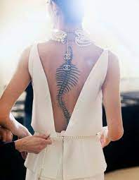 Pour preuve, en france, les salons pour les réaliser se multiplient. Tatouage Colonne Vertebrale Femme Modele Oserez Vous Le Tatouage Sur La Colonne Vertebrale Elle