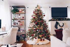 How To Decorate Your Christmas Tree Live Your Style Minimalist Christmas Tree Minimalist Holiday Decor Minimalist Christmas