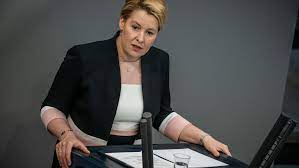 Das ministerium hat das inzwischen bestätigt. Familienministerin Giffey Wir Mussen Mehr Daruber Reden Was Kindern Guttut Politik Stuttgarter Zeitung