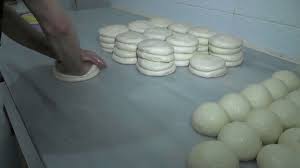 Borekcilerin Kol Boregi Saray Boregi Nasil Yapilir How To Make A Patty Youtube Bread Dough Food Recipes