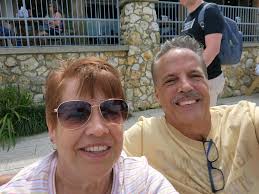 Can someone edit two women's faces together in a photo?