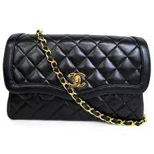 中古 chanel シャネル マトラッセ チェーン ショルダーバッグ ココマーク ポーチ付 ラムスキン ブラック ゴールド金具 通常のチェーンバッグよりも曲線が多いデザイン 女性らしい上品な印象が漂い豪華さを感じさせるエレガント感溢れる贅沢な逸品です 新品同様 極