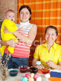 Encuentra imágenes de familia feliz. Familia Feliz Para Colorear Huevos De Pascua Fotografias De Stock Freeimages Com
